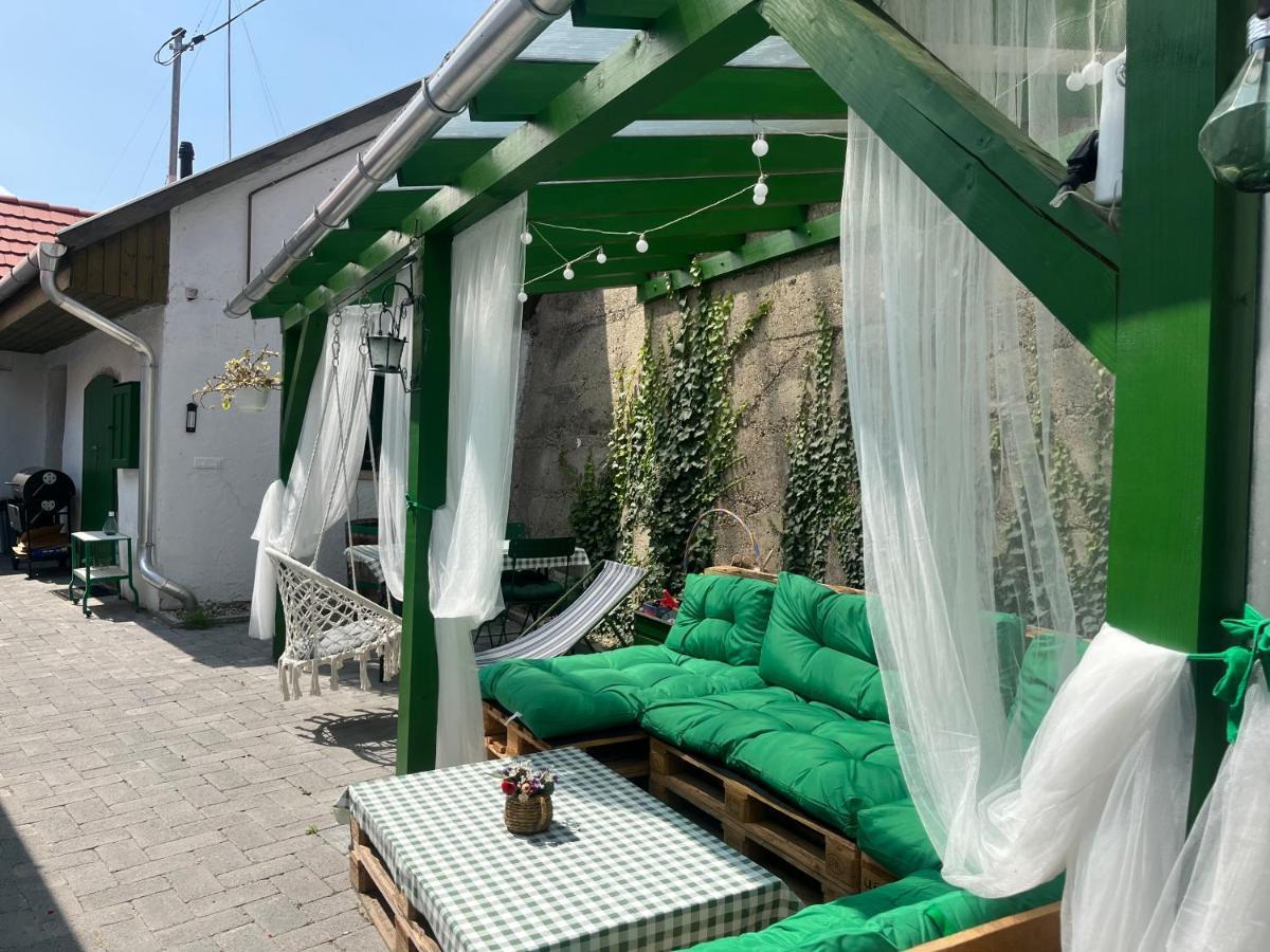 Ladislaus Schnaps-Haus Falusi Vendégház Csolnok Exterior foto