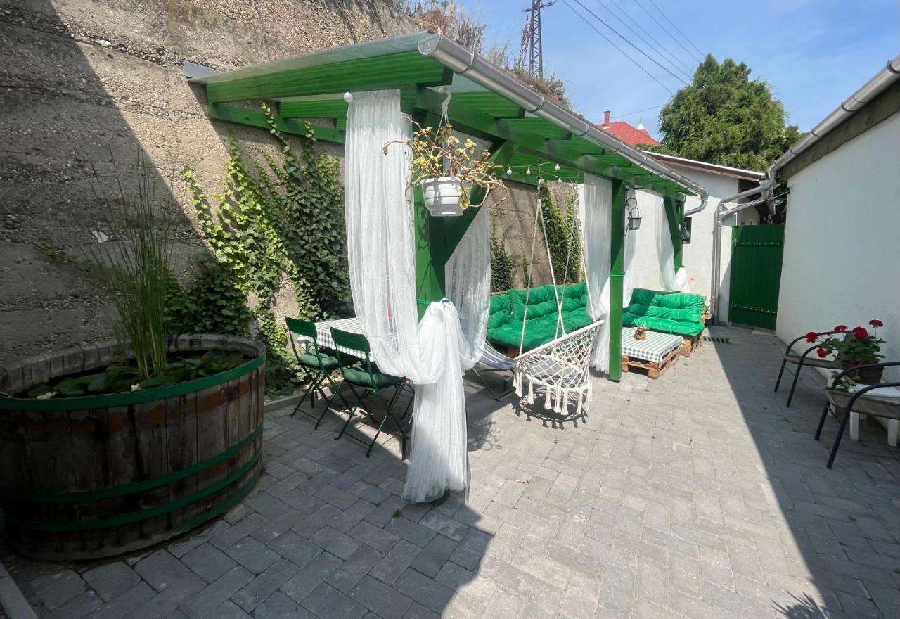 Ladislaus Schnaps-Haus Falusi Vendégház Csolnok Exterior foto